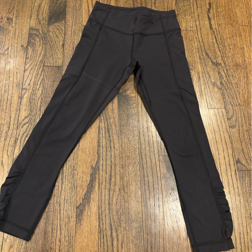 Lululemon Run: Speed Track Crop *Pleated size 4